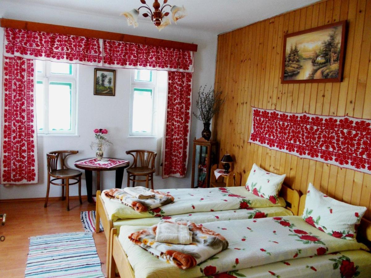 Kristaly Vendeghaz Hotel Риметеа Екстериор снимка